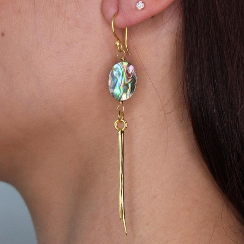 Aretes abulón con barra martillada - AR01