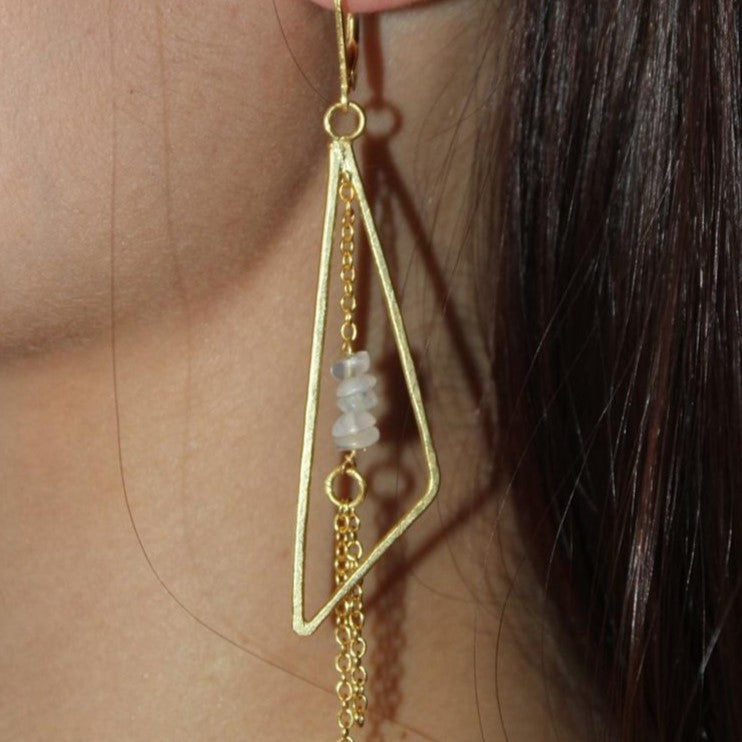Aretes geométricos con cuarzo lechoso y cadenas - AR12