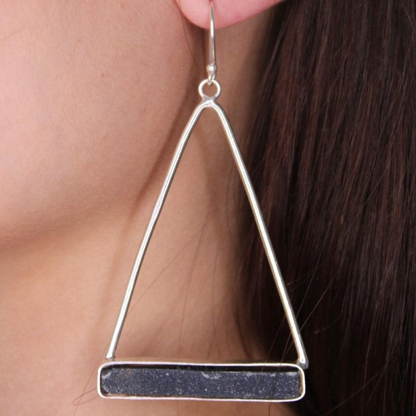 Aretes triángulos con piedra drusa - AR29E