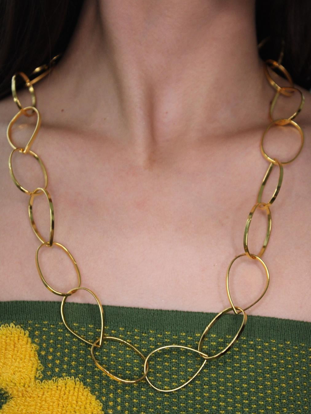 Collar geométrico dorado - C01