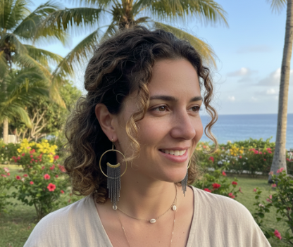 Aretes Círculo Dorado con Cadenas Negras-AR02