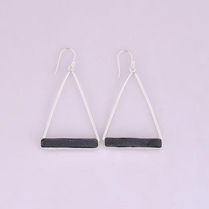 AR06E Aretes Triángulo con Piedra Drusa